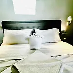 Travellers Corfu Town Luxury Suites, & *