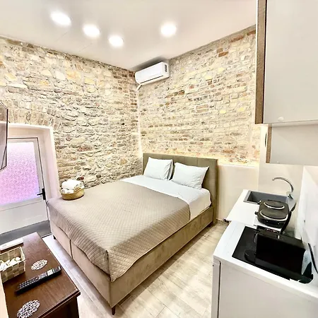 公寓 Travellers Corfu Town Luxury Suites, & *