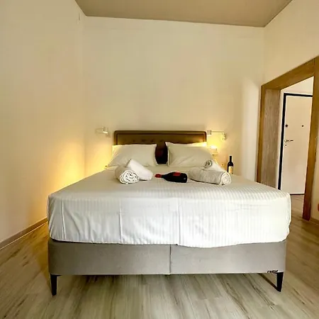 Travelers Luxury Suites, & Διαμέρισμα *