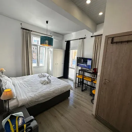 Travelers Luxury Suites, & Διαμέρισμα Corfu (city)