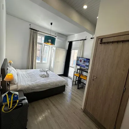 Travelers Luxury Suites, & Διαμέρισμα