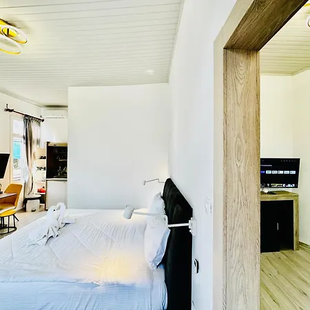 Travelers Luxury Suites, & Διαμέρισμα Corfu (city)