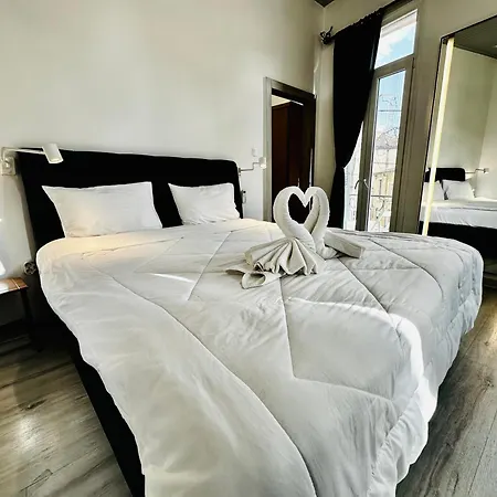 Travelers Luxury Suites, & Διαμέρισμα