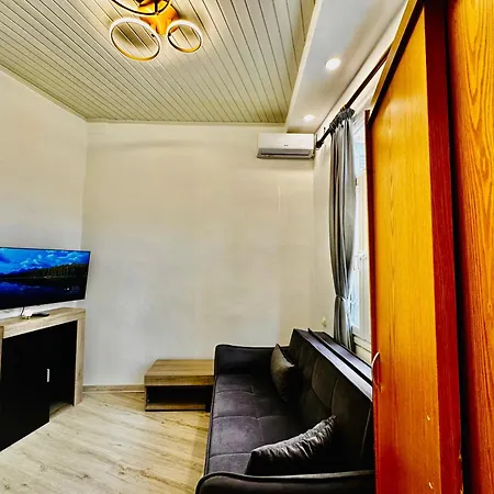 Travelers Luxury Suites, & Διαμέρισμα *