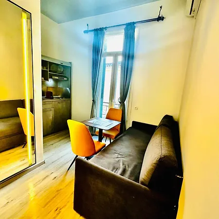 Διαμέρισμα Travelers Luxury Suites, & *