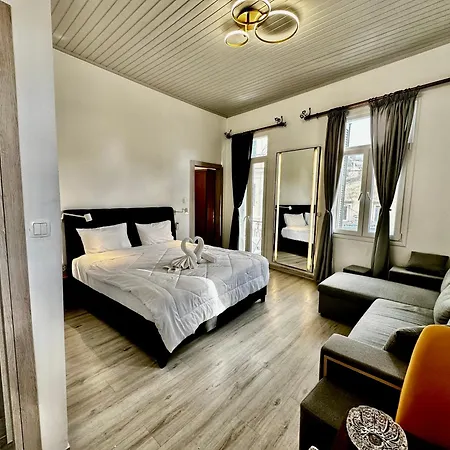 Διαμέρισμα Travelers Luxury Suites, & *