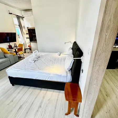 Διαμέρισμα Travelers Luxury Suites, & *