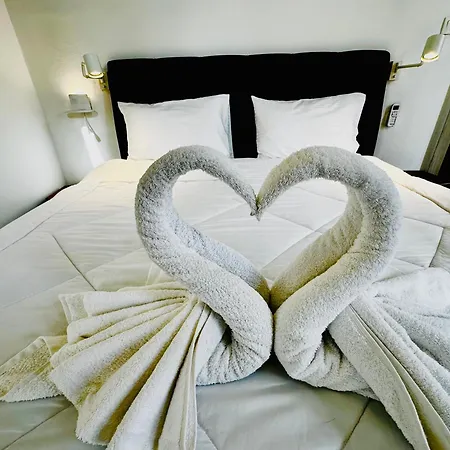 Διαμέρισμα Travelers Luxury Suites, & *