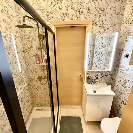 Travelers Luxury Suites, & Apartment