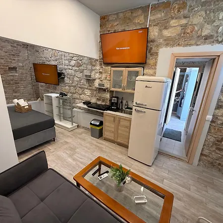 Travelers Luxury Suites, & * Corfu (city)