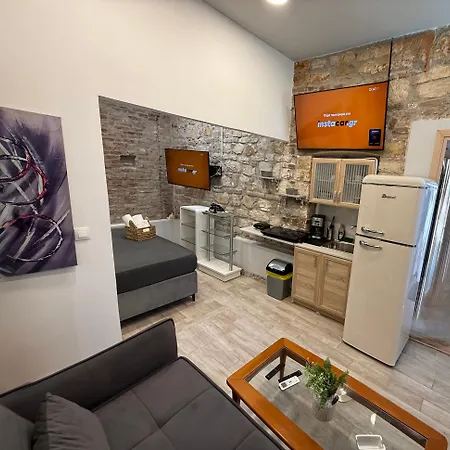 Travellers Corfu Town Luxury Suites, & شقة