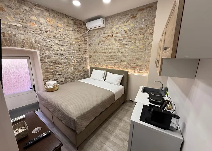 Travellers Corfu Town Luxury Suites, & *